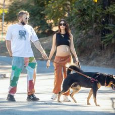 Modelka ukázala rastúce bruško