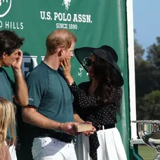 Meghan podporila princa Harryho na turnaji v póle