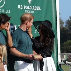 Meghan podporila princa Harryho na turnaji v póle