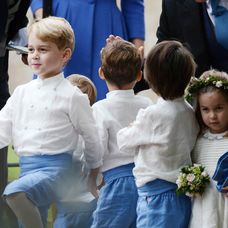 Princ George sa opäť predviedol. Nevestu si vďaka nemu nikto nevšímal