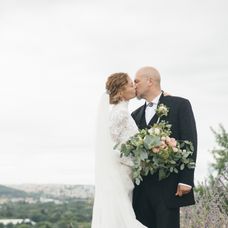 Manželský bozk Márie a Maroša.