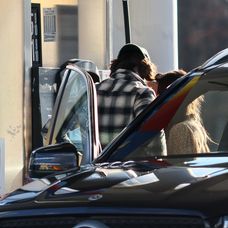 Olivia Rodrigo a Louis Partridge tvoria pár