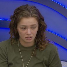 Mama ju chcela zabiť, otec ju nenávidí. Katrin skončila na psychiatrií