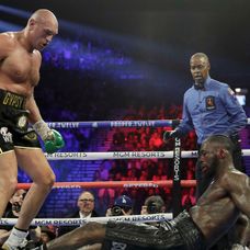 Chára poslal k zemi Myersa jediným úderom.