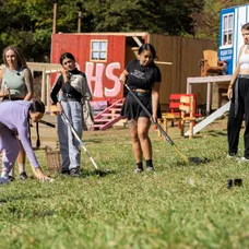 Farmári si zastrieľali na Jána Lašáka, do duelu idú Niki a Viki