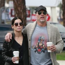 Zomrel dlhoročný partner Sandry Bullock, Bryan Randall