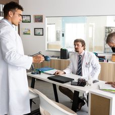 Adam Bárdy a Dano Heriban počas nakrúcania seriálu Druhá šanca.