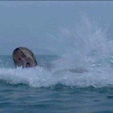 Zomrela Susan Backlinie, ktorá si zahrala prvú obeť žraloka vo filme Čeluste