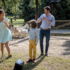 Sisa, Alex a Max na Farme