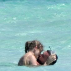 Taylor Swift a Travis Kelce na dovolenke na Bahamách