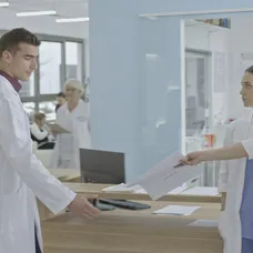 Novicka na vlastné prekvapenie zistí, že je tehotná.