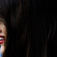 Selena Gomez na červenom koberci na premiére Emilia Perez