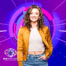 Katrin (24), freelancerka