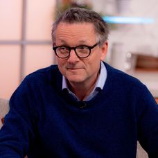 Na gréckom ostrove Symi našli telo nezvestného britského moderátora Mosleyho