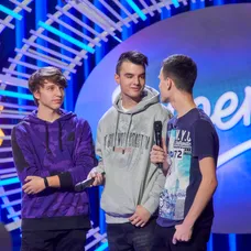 Matúš Lauro s kamarátmi zaspievali v sprievode Mariána Čekovského