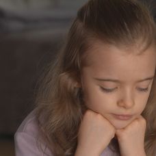 Noro dá dievčatám novú tajnú úlohu.