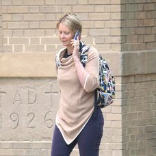 Cynthia Nixon v uliciach New Yorku.