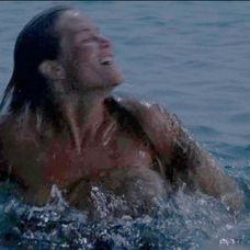 Zomrela Susan Backlinie, ktorá si zahrala prvú obeť žraloka vo filme Čeluste