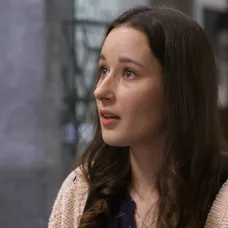 Emina klientka chce dať dieťa na adopciu.
