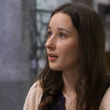 Emina klientka chce dať dieťa na adopciu.