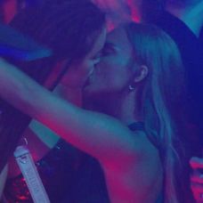 Ráchel s priateľkou Dominikou v pražskom Duplexe.