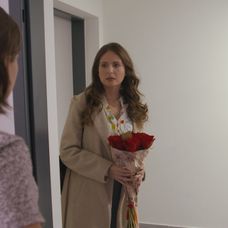 Nikdy by ju nenapadlo, komu prinesie kvety.