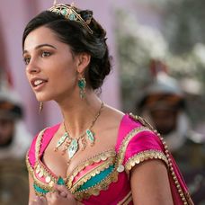 Mena Massoud ako Aladin