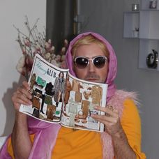 Autokamera zachytila vodiča na železničnom priecestí