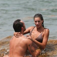 Ed Westwick si užíval s krásnou priateľkou Jessicou Serfaty. 