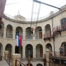 Lucia Mokráňová na hojdačke hrôzy