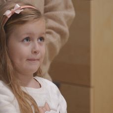 Olívia je najmladšou členkou rodiny Veselých.