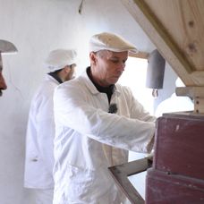 Majster mlynár s farmárskymi učňami