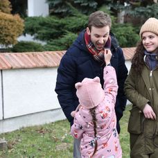 Julka, tomáš a jeho nová kamoška Maťa