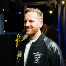Miro Jaroš na markizáckej párty.