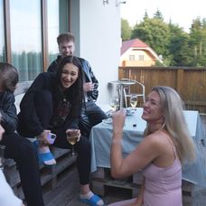 Dievčatá z Ruže pre nevestu na chate: Prekvapil ich striptér