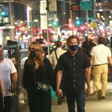 Julia Roberts a jej manžel Daniel Moder v uliciach New Yorku