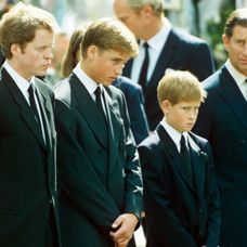 William a Harry na pohrebe princeznej Diany.