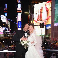 Maria Menounos sa vydala