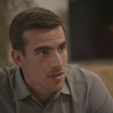 Martin sa pokúsil s Luciou dohodnúť na systéme Hankinej výchovy.