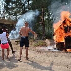 Farmári spálili zástery chudobných
