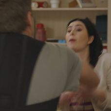 Boris je závislý na liekoch a napadol Lenku