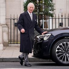 Kráľa Karola III. prepustili z nemocnice