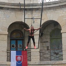 Lucia Mokráňová na hojdačke hrôzy