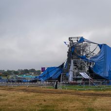 Festival Pohoda po intenzívnej búrke a páde stanu predčasne ukončili.
