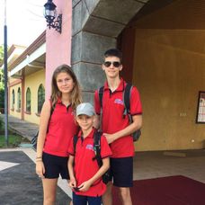 Timur Kramár so sestrou Tamarou a bratom Markom