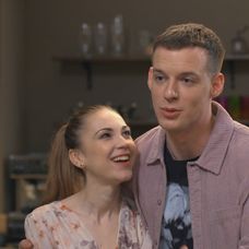 Edovi pri pohľade na Lenku a Bunnyho pukne srdce.