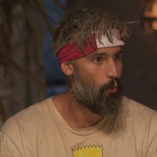 Hrdinom sa absolútne narušil plán.