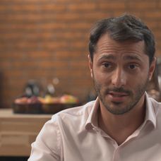 Alex všetko vraví ako samozrejmosť.