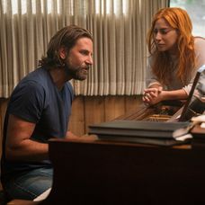 Bradley Cooper a Lady Gaga vo filme A Star Is Born