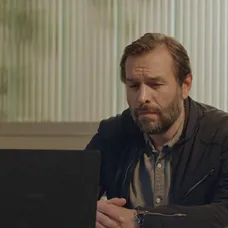 Nad Nikol (Táňa Pauhofová) sa začalo zmrákať. Na jej postupy si posvieti prísna vyšetrovateľka Soňa Vágnerová (Andrea Štefančíková).